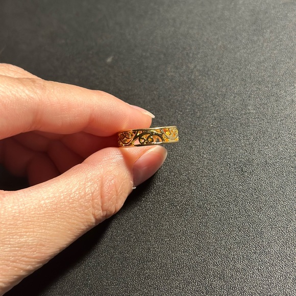 Gold Rings - Picture 4 of 12